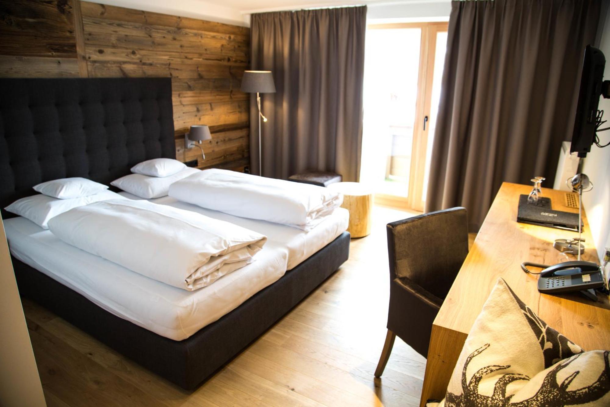 Der Gruene Baum Mountain Boutique Hotel Ehrwald Room photo