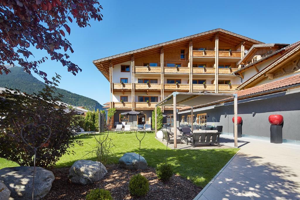 Der Gruene Baum Mountain Boutique Hotel Ehrwald Exterior photo