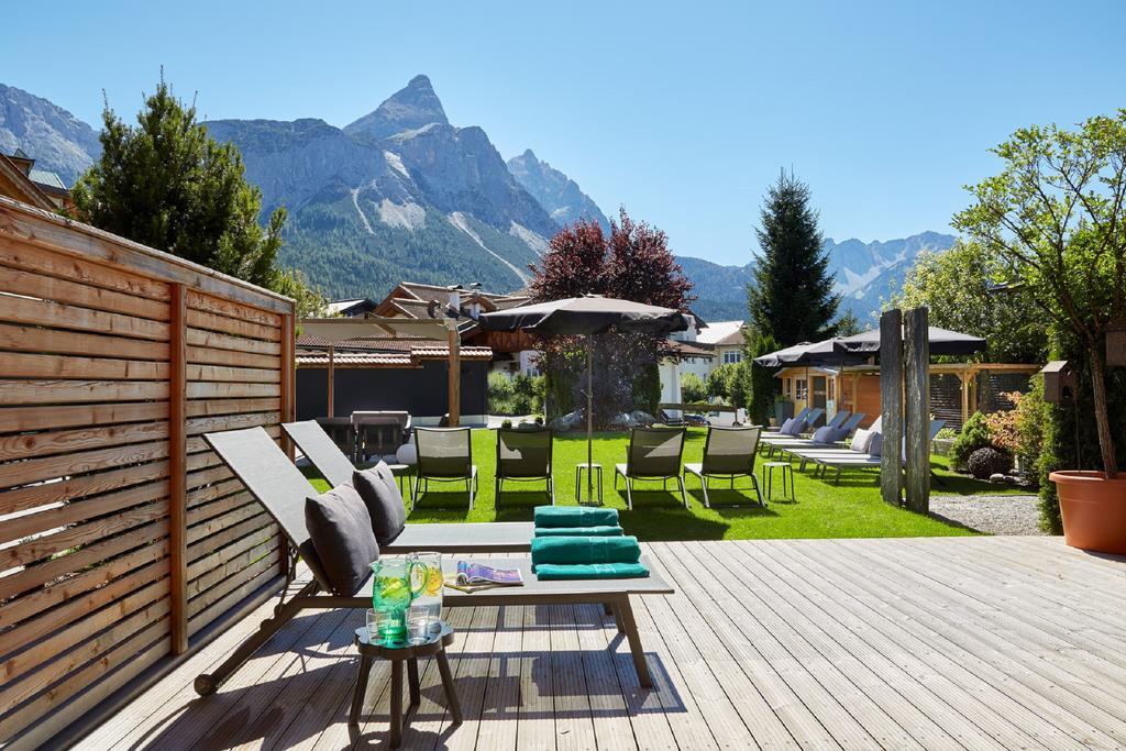 Der Gruene Baum Mountain Boutique Hotel Ehrwald Exterior photo